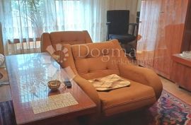 KRUGE-75m2-trosoban stan s 2 lođe!!, Trnje, Appartment