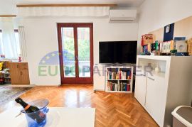 Stan + 2 Apartmana s vrtom 300m od mora, Poreč, Poreč, Stan