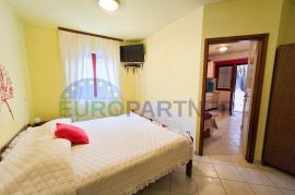 Stan + 2 Apartmana s vrtom 300m od mora, Poreč, Poreč, Stan