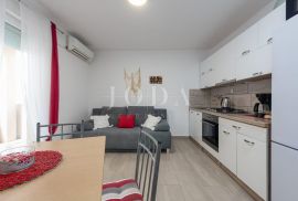 Cesarica, kuća sa 3 apartmana, Karlobag, Haus