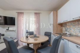 Cesarica, kuća sa 3 apartmana, Karlobag, Haus