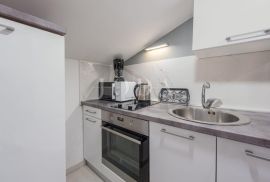 Cesarica, kuća sa 3 apartmana, Karlobag, Haus