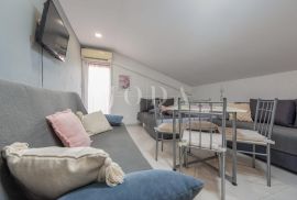 Cesarica, kuća sa 3 apartmana, Karlobag, Haus