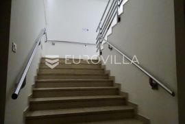 Rijeka, Centar, poslovni prostor površine 800m2, Rijeka, Propiedad comercial