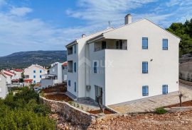 OTOK CRES, CRES CENTAR - Novogradnja!! Prizemlje s vrtom + 2 parkirna mjesta, Cres, Appartamento