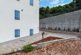 OTOK CRES, CRES CENTAR - Novogradnja!! Prizemlje s vrtom + 2 parkirna mjesta, Cres, Appartamento