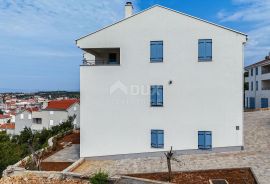 OTOK CRES, CRES CENTAR - Novogradnja!! Prizemlje s vrtom + 2 parkirna mjesta, Cres, Appartamento