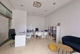 Poslovni prostor 25 m2 u centru Pule!, Pula, Commercial property