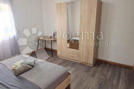 NAJAM DVOSOBNOG STANA U KUĆI, KAŠTEL GOMILICA, Kaštela, Appartement