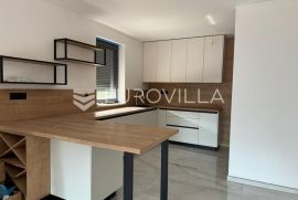 Opatija, Pobri, troetažni stan u novogradnji 207m2, Opatija, Kвартира