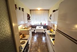 RIJEKA, KOZALA - Dvosobni stan, 63 m2, loggia, nova fasada!, Rijeka, Apartamento