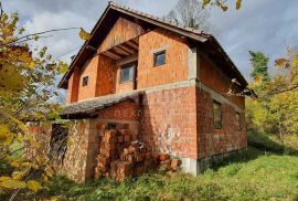 GORSKI KOTAR, BROD MORAVICE - Kuća na osami s velikim potencijalom, Vrbovsko, Casa