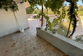 OTOK KRK, VRH - dvojna kuća, 170 m2, okućnica!!!, Krk, Maison