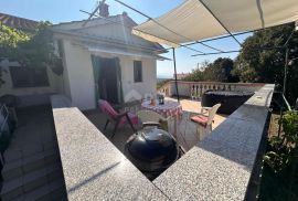 OTOK KRK, VRH - dvojna kuća, 170 m2, okućnica!!!, Krk, House