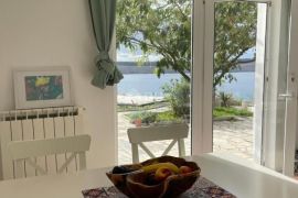 CRIKVENICA, JADRANOVO -prostrani stan u prizemlju, 80 m od mora, Crikvenica, Apartamento