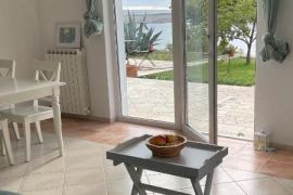 CRIKVENICA, JADRANOVO -prostrani stan u prizemlju, 80 m od mora, Crikvenica, Appartement