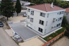 BIOGRAD NA MORU – ODLIČAN STAN OD 74 M2 NA 2 KATU, Biograd Na Moru, شقة