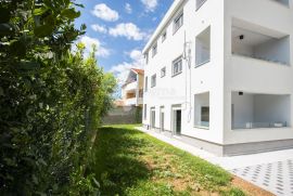 BIOGRAD NA MORU – ODLIČAN STAN OD 74 M2 NA 2 KATU, Biograd Na Moru, Flat