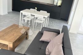 BIOGRAD NA MORU – ODLIČAN STAN OD 74 M2 NA 2 KATU, Biograd Na Moru, Apartamento