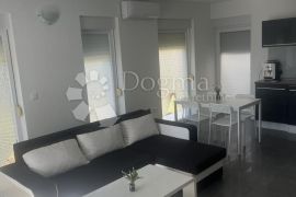 BIOGRAD NA MORU – ODLIČAN STAN OD 74 M2 NA 1 KATU, Biograd Na Moru, Flat