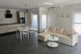 BIOGRAD NA MORU – ODLIČAN STAN OD 74 M2 NA 1 KATU, Biograd Na Moru, Flat