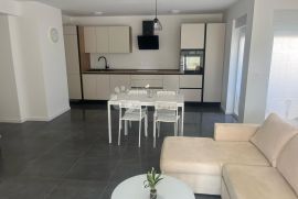 BIOGRAD NA MORU – ODLIČAN STAN OD 74 M2 NA 1 KATU, Biograd Na Moru, Appartment