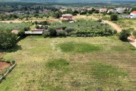 Atraktivno građevinsko zemljište za vile ili stanove, 3.150 m², Poreč, Tierra