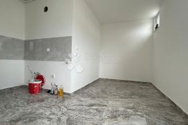 Renoviran stan s mogućnošću dodatne sobe - Vidikovac., Pula, Flat