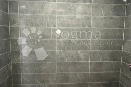 Renoviran stan s mogućnošću dodatne sobe - Vidikovac., Pula, Appartement