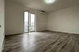 Renoviran stan s mogućnošću dodatne sobe - Vidikovac., Pula, Appartement