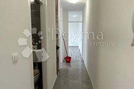 Renoviran stan s mogućnošću dodatne sobe - Vidikovac., Pula, Appartement