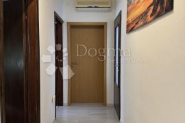 Srdoči, 2S+DB, balkon, terasa, 2x parking mjesto, Rijeka, Kвартира