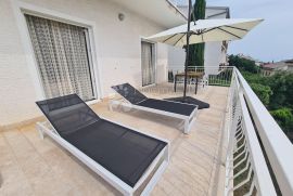 Dramalj, apartmanska kuća 200 m od mora, Crikvenica, Famiglia