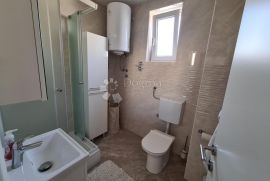 Dramalj, apartmanska kuća 200 m od mora, Crikvenica, Дом