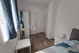 Dramalj, apartmanska kuća 200 m od mora, Crikvenica, Casa