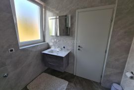 Dramalj, apartmanska kuća 200 m od mora, Crikvenica, Famiglia