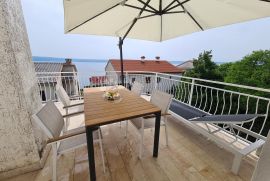 Dramalj, apartmanska kuća 200 m od mora, Crikvenica, Ev