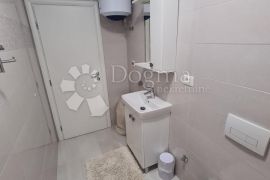 Dramalj, apartmanska kuća 200 m od mora, Crikvenica, Σπίτι