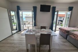 Dramalj, apartmanska kuća 200 m od mora, Crikvenica, بيت