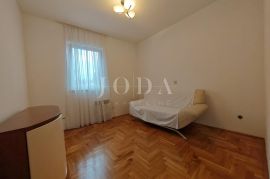 Stan sa okućnicom na top lokaciji, Crikvenica, Appartment