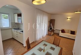 Stan sa okućnicom na top lokaciji, Crikvenica, Appartment