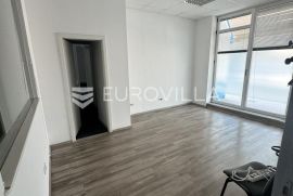 Split, odličan ured na frekventnoj lokaciji (104 m2), Split, Commercial property