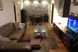 Zagreb, Špansko, trosoban stan 77 m2 na 2. katu stambene zgrade, Zagreb, Flat