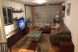 Zagreb, Špansko, trosoban stan 77 m2 na 2. katu stambene zgrade, Zagreb, Apartamento