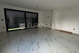 Opatija, Pobri, izniman dvoetažni stan NKP 164,63m2 s wellnessom, Opatija, شقة