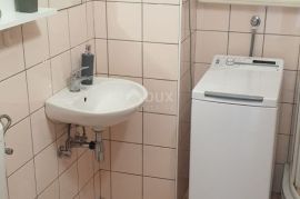 OTOK PAG, NOVALJA - namješten potkrovni stan u blizini mora, Novalja, Apartamento