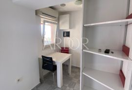 Bulevard, stan 3S+DB sa dvorištem na korištenje, Rijeka, Appartement