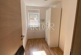 Bulevard, stan 3S+DB sa dvorištem na korištenje, Rijeka, Appartement