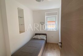 Bulevard, stan 3S+DB sa dvorištem na korištenje, Rijeka, Appartment