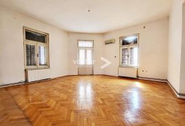 Centar, stan s jedinstvenim pogledom, Rijeka, Apartamento